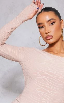 Deep Rose Textured Thumbhole Backless Bodycon Dress -US Dresses Sales Store d01ac01a993d9e8052cb8941e9756a3edbc6217b cnc2957 4